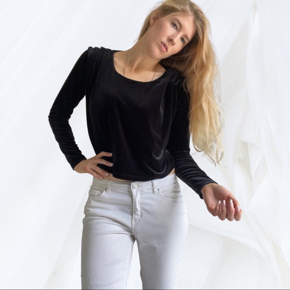 90’s black velvet top, ruched shoulder detail, long sleeves - Picture 12 of 13